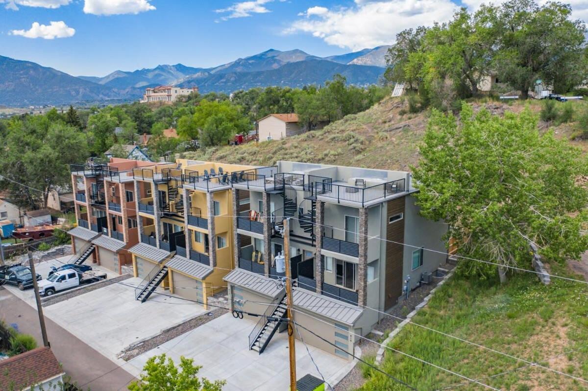 4Bd Home W Rooftop Patio Fire Pit & Mountain Views Colorado Springs Dış mekan fotoğraf